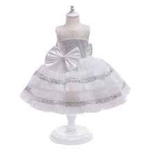 Cargar imagen en el visor de la galería, Vestido blanco con moño, lentejuelas en plata y detalle de transparencia
