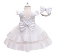 Cargar imagen en el visor de la galería, Vestido blanco escalonado liso con detalle de seda, lentejuelas, moño y vincha
