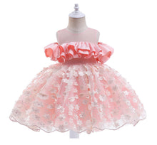 Cargar imagen en el visor de la galería, Vestido rosa con volados en el pecho, detalles de transparencias y flores
