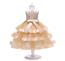 Carregar imagem no visualizador da galeria, Vestido escalonado con detalles de flecos y brillo
