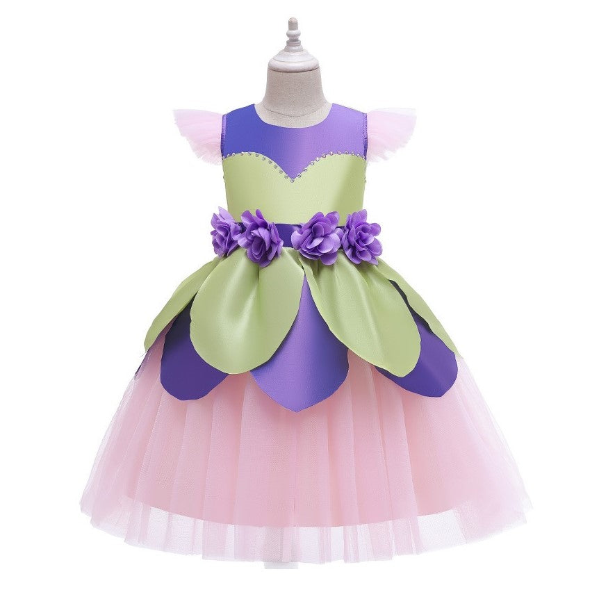 Vestido con tul rosa estilo hada, detalles de flores en lila y verde