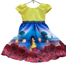 Cargar imagen en el visor de la galería, Vestido amarillo estampado estilo Princesa Bella con cinto de perlas
