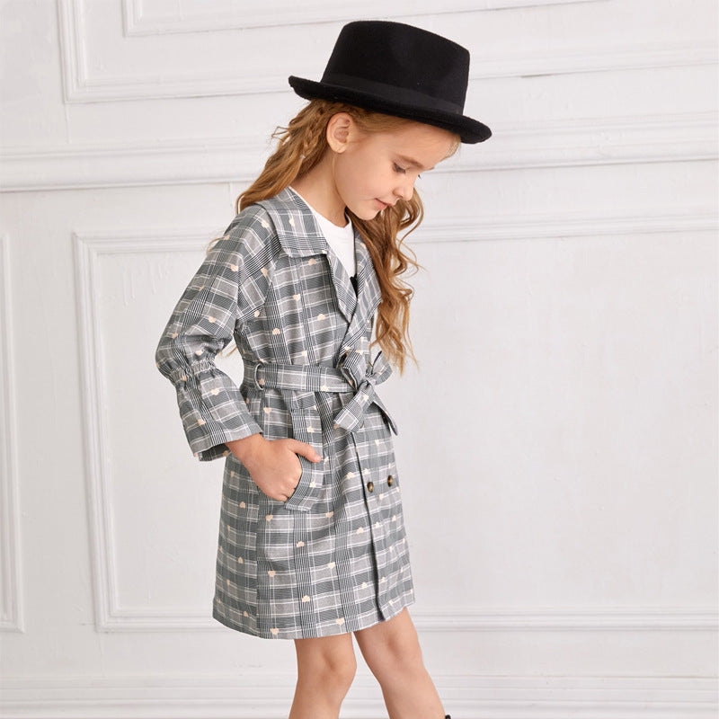 Abrigo cuadrille gris con detalles de corazones