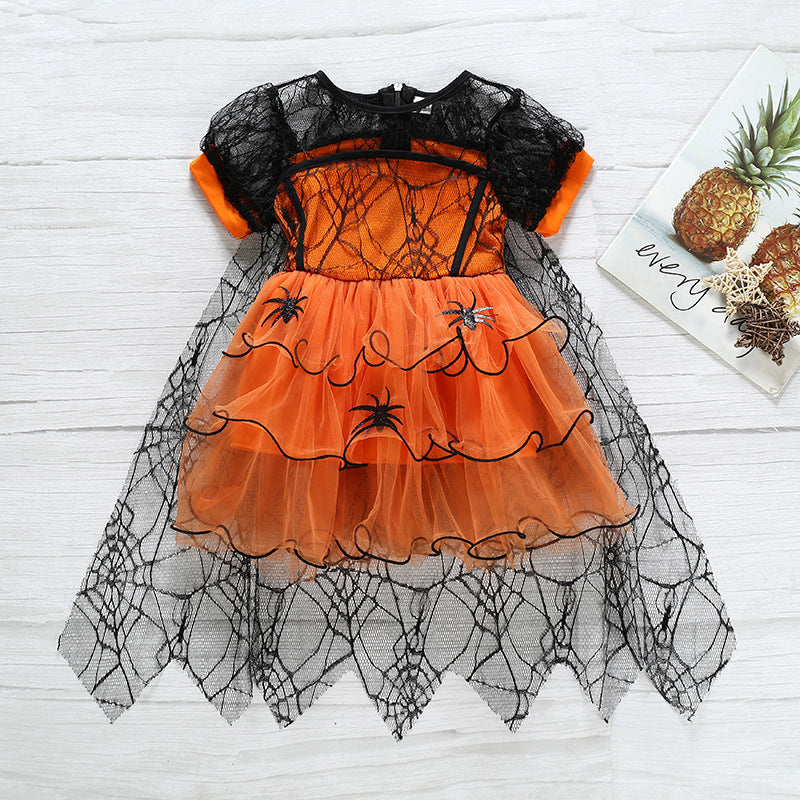 Vestido con tutu detalles y capa de gasa de tela araña