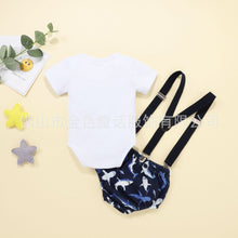Cargar imagen en el visor de la galería, Body blanco con cubre pañal de baby shark y tirante negro
