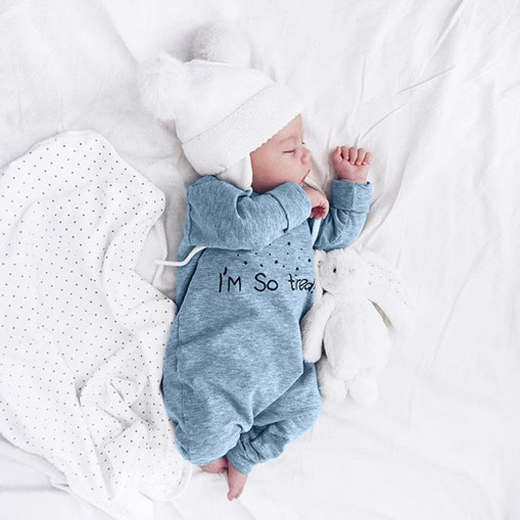 Body enterizo liso con detalle de letras y estrellas