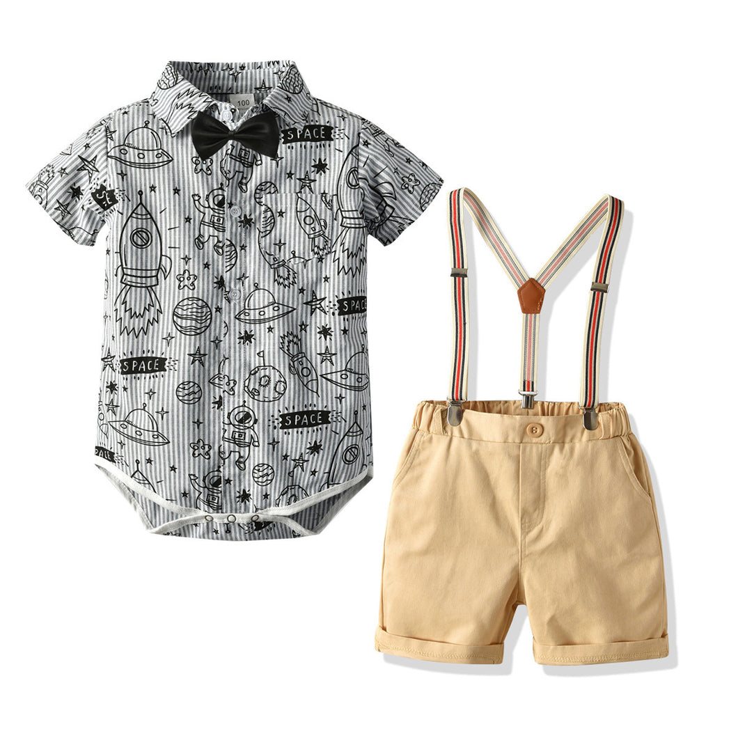 Body camisa gris de espacio con moño, short caqui y tirante crema