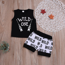 Carregar imagem no visualizador da galeria, Musculosa negra y short con letras
