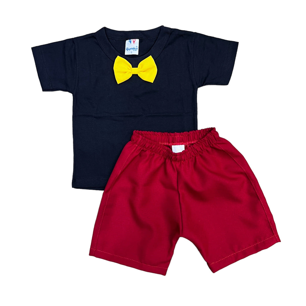 Remera negra con moño y short rojo estilo Mickey Mouse