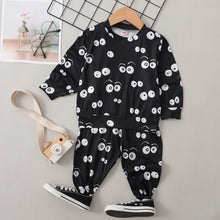 Cargar imagen en el visor de la galería, Buzo y pantalón negro con estampas de ojos
