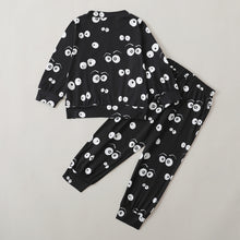 Cargar imagen en el visor de la galería, Buzo y pantalón negro con estampas de ojos
