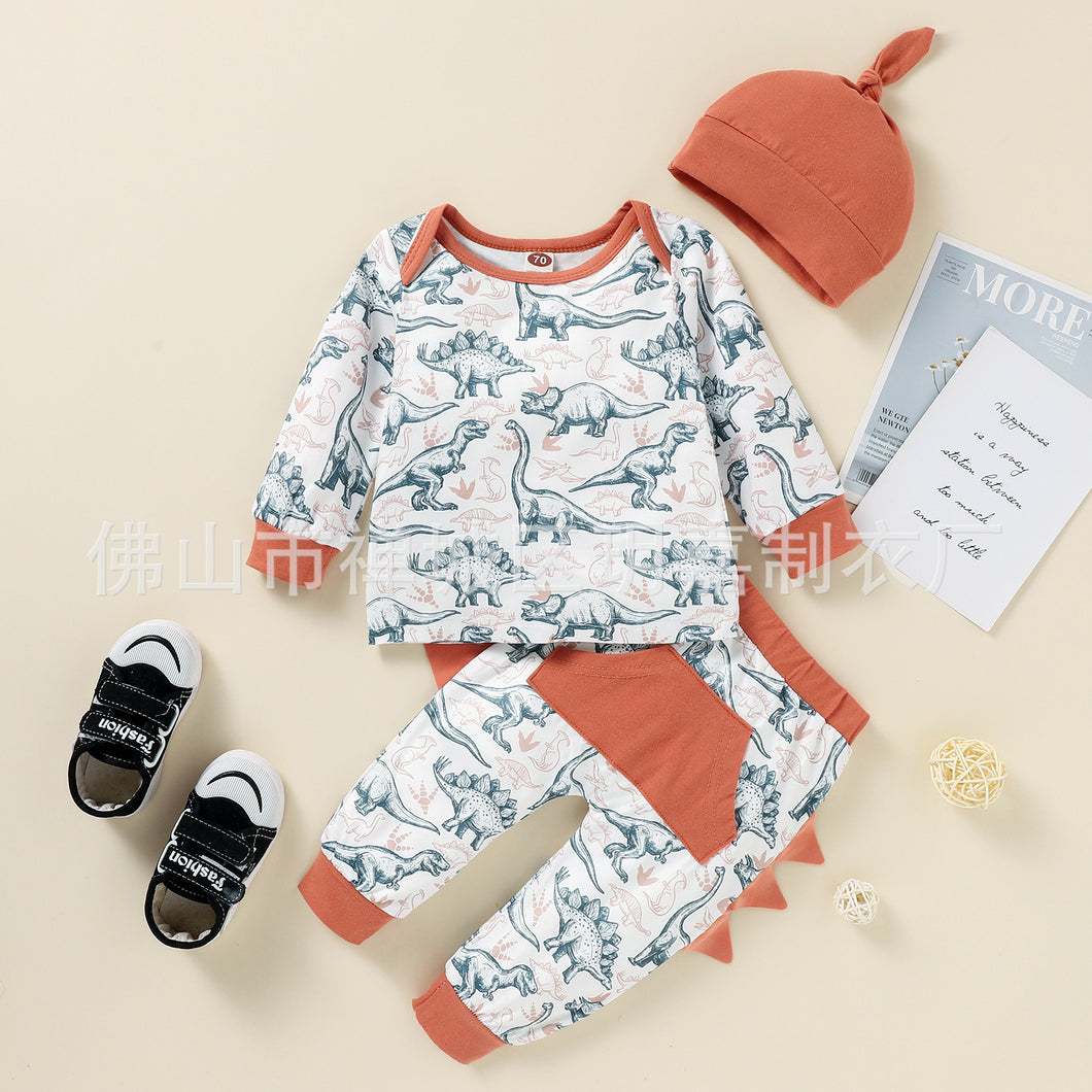 Buzo y pantalón blanco con detalle en naranja de dino y gorra