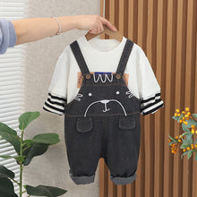 Cargar imagen en el visor de la galería, Remera mangas largas doble color con detalle a rayas y jardinera jeans
