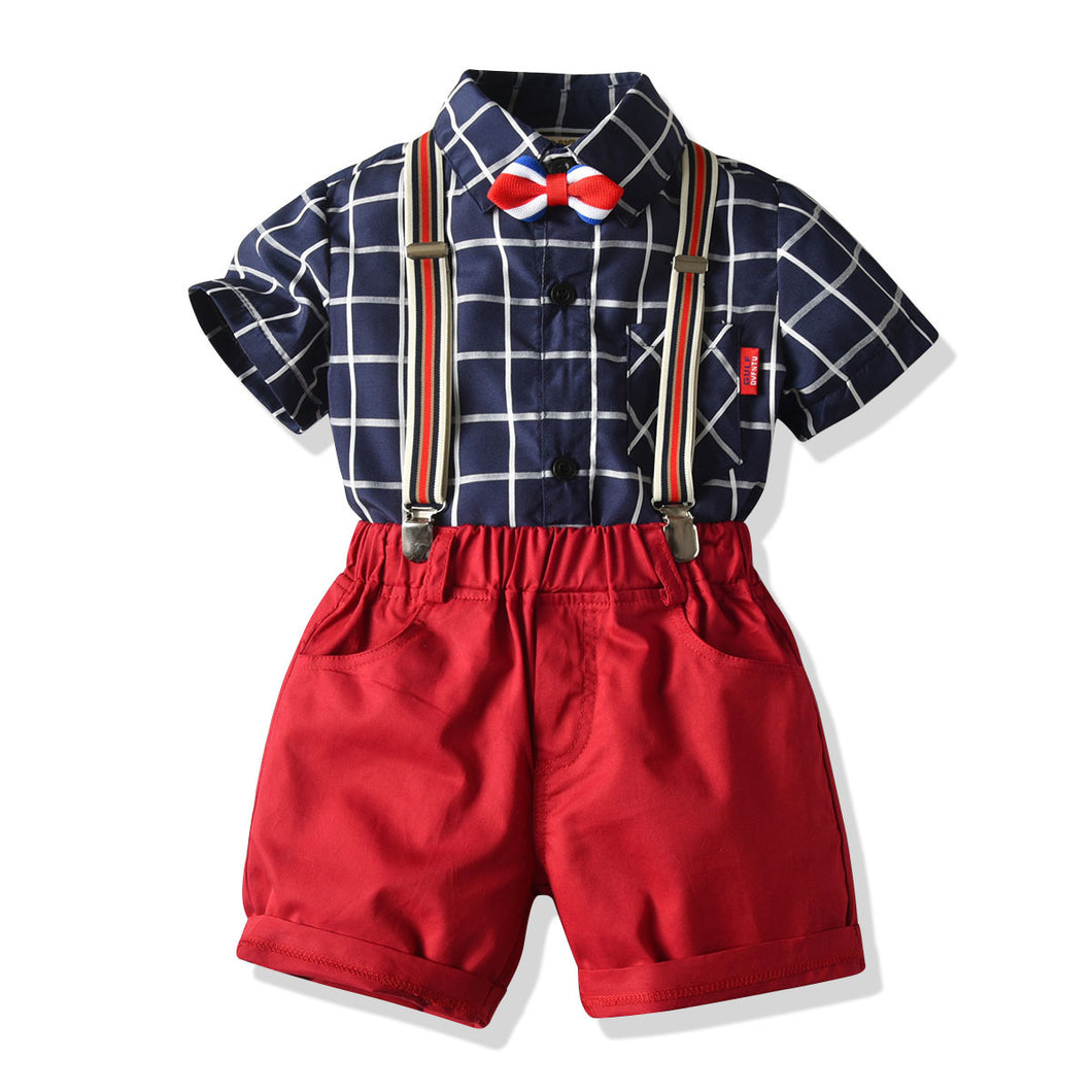 Camisa azul marino a rayas con short rojo, tirante y moño