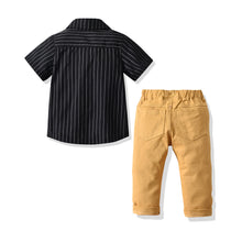 Cargar imagen en el visor de la galería, Camisa negra a rayas con pantalón caqui
