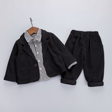 Cargar imagen en el visor de la galería, Camisa cuadrille  con saco y pantalón negro
