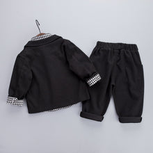 Cargar imagen en el visor de la galería, Camisa cuadrille  con saco y pantalón negro
