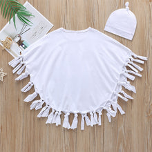 Cargar imagen en el visor de la galería, Poncho blanco con flecos tipo fantasma con gorra
