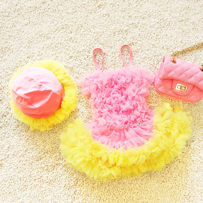 Traje de baño con tutu volantes y gorra incluido