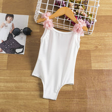 Cargar imagen en el visor de la galería, Traje de baño con detalles de flores
