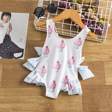 Cargar imagen en el visor de la galería, Traje de baño blanco, estampado cupcakes y moños
