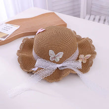 Cargar imagen en el visor de la galería, Sombrero de playa con detalles de mariposas
