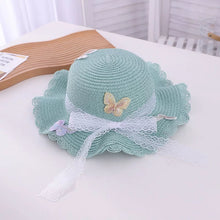 Cargar imagen en el visor de la galería, Sombrero de playa con detalles de mariposas
