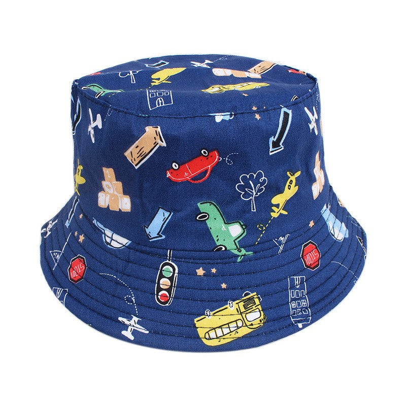 Sombrero de playa azul con estampa de vehiculos